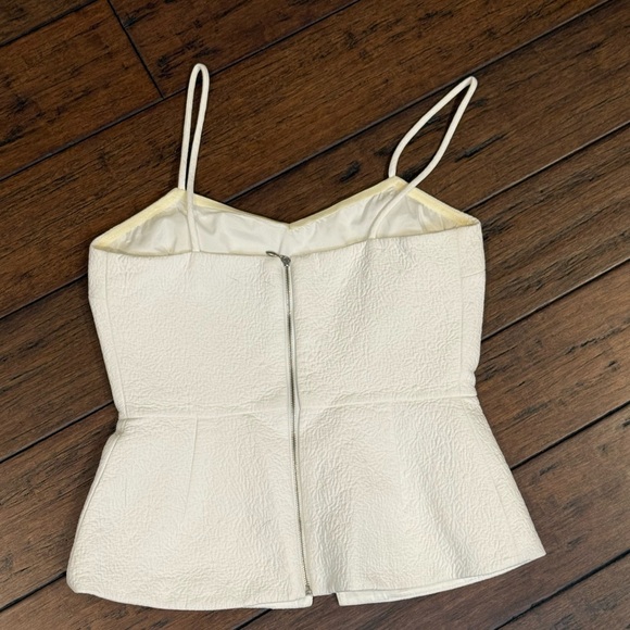 RW&CO. White Textured cut out Camisole Top size medium - Picture 2 of 6